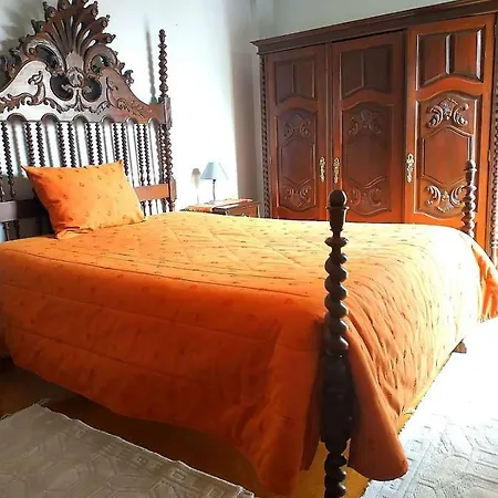 بيت ضيافة Alves Redol